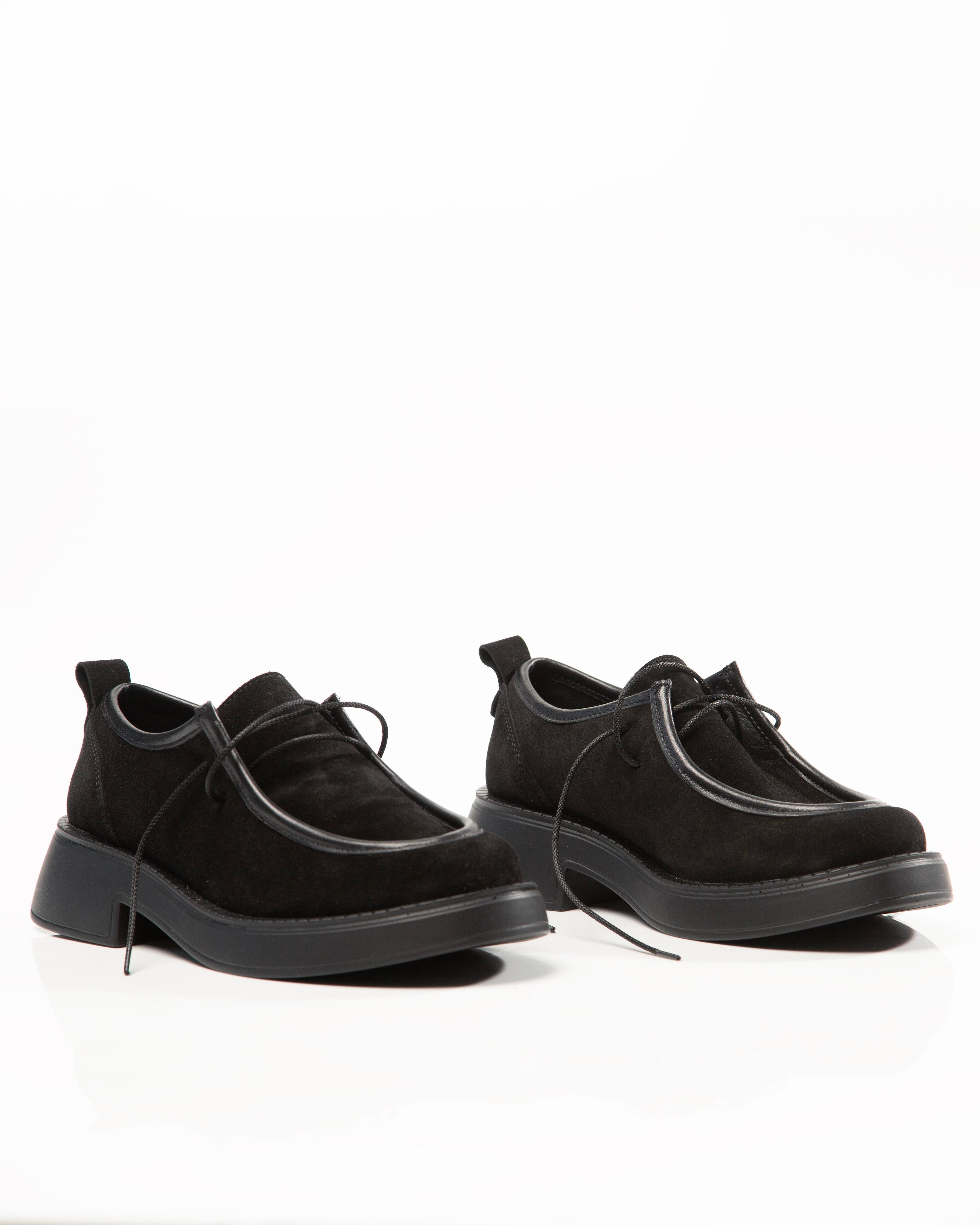 Туфлі на шнурівці