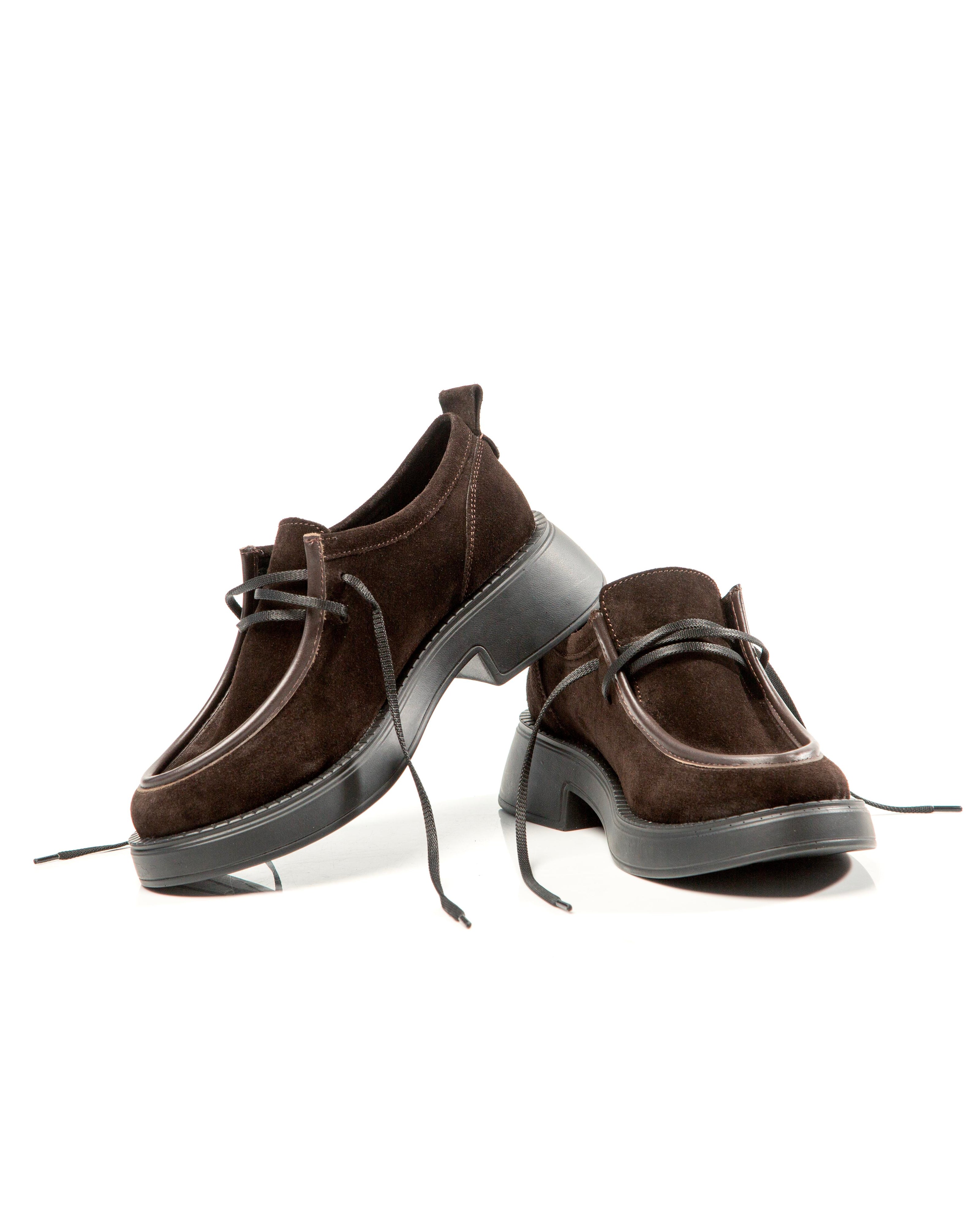 Туфлі на шнурівці