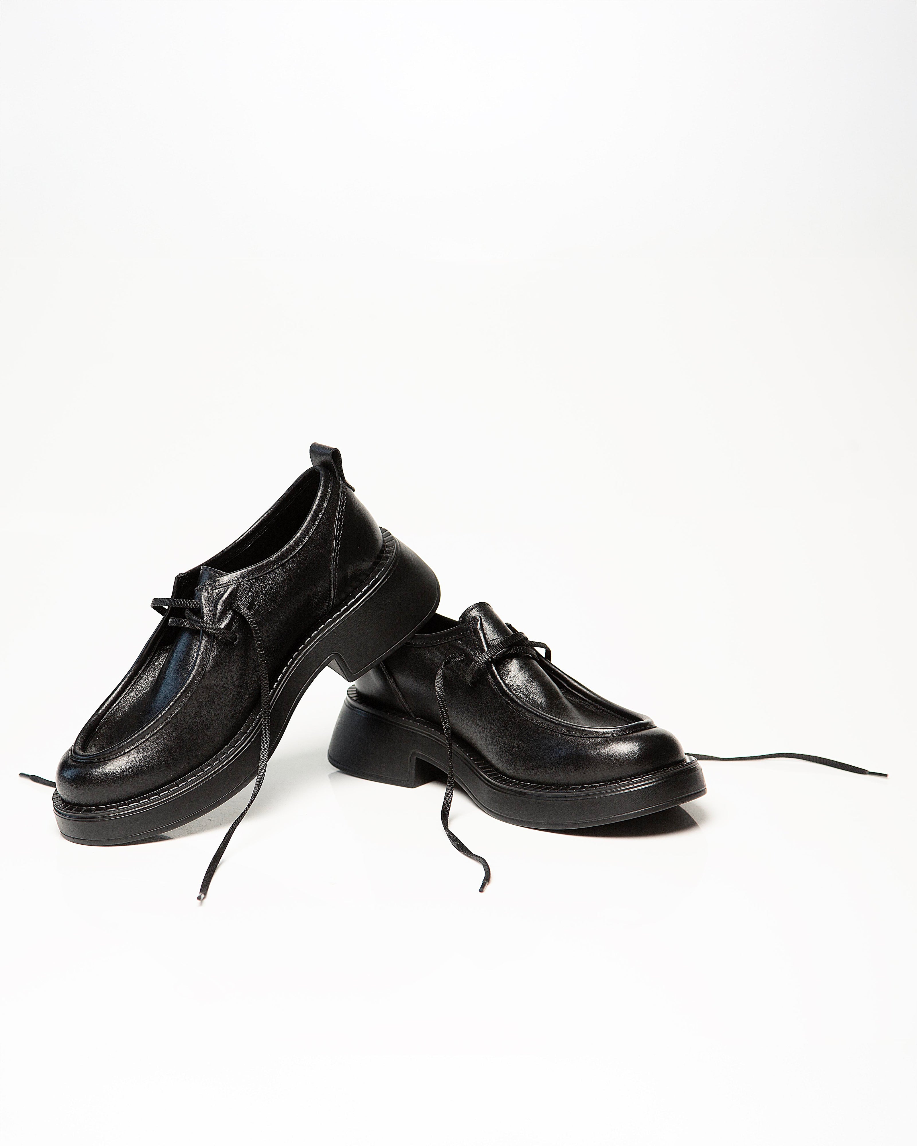 Туфлі на шнурівці